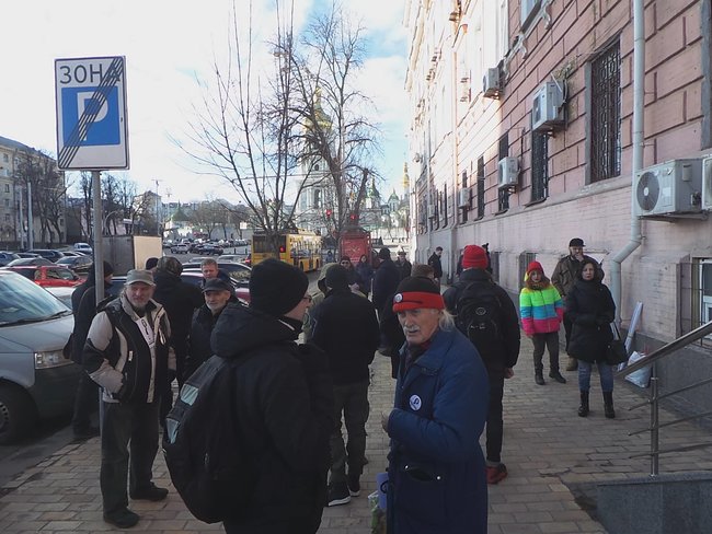 Недостатньо доказів - звільняй, - активисты пикетируют Печерский райсуд с требованием освобождения Кузьменко 07