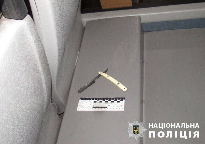Поліція у Києві затримала чоловіка, який напав на підлітка в автобусі