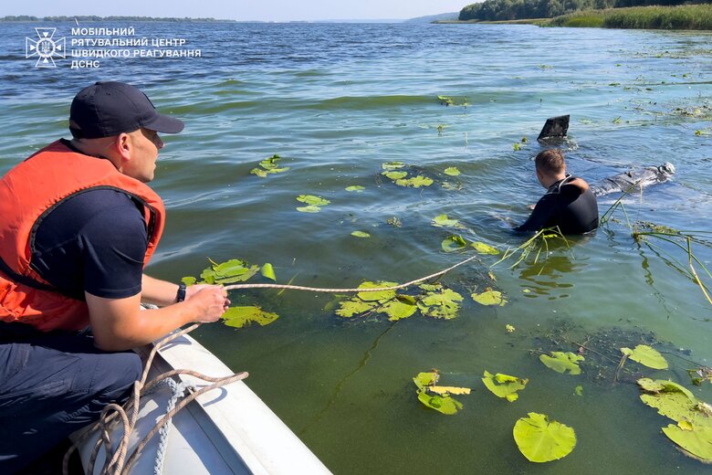 З Дніпра дістали уламки дрона