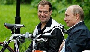 Медведев объявил о повышении пенсионного возраста и налогов в России