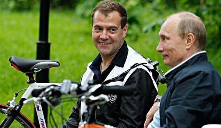 Медведев объявил о повышении пенсионного возраста и налогов в России