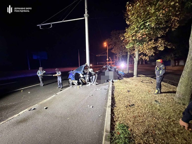 У Харкові військовий на Tesla не впорався з керуванням: водій і пасажирка загинули