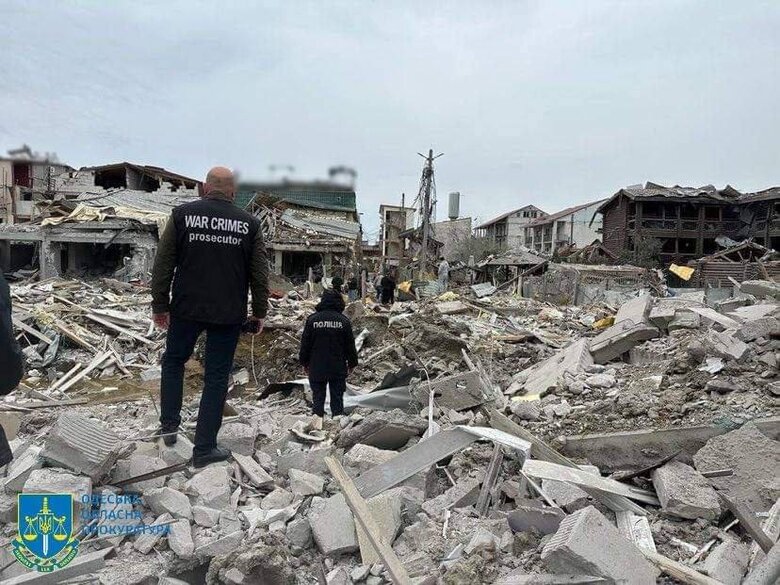 Наслідки ракетних ударів по Одещині: зруйновано складську будівлю та базу відпочинку 04
