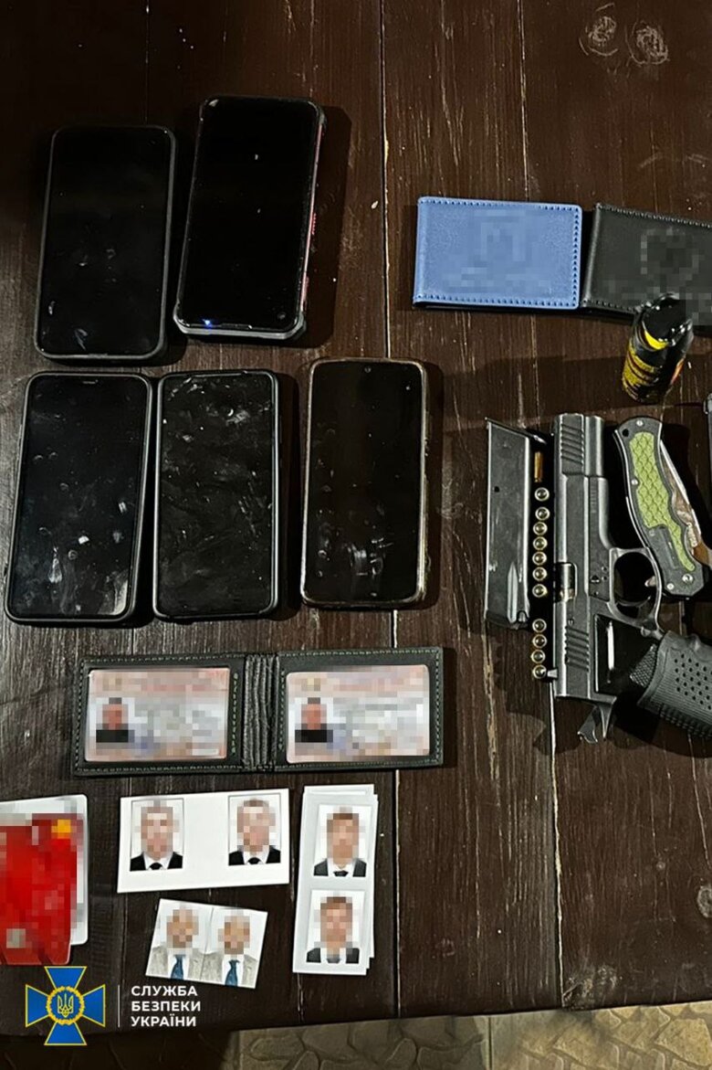 СБУ викрила ділків, які продавали ухилянтам фіктивні консульські посвідчення
