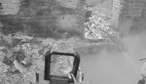 Бойцы ССО забросали гранатами подвал с оккупантом, который отказался сдаваться: "Тайга, выходи без оружия! У тебя есть три секунды"