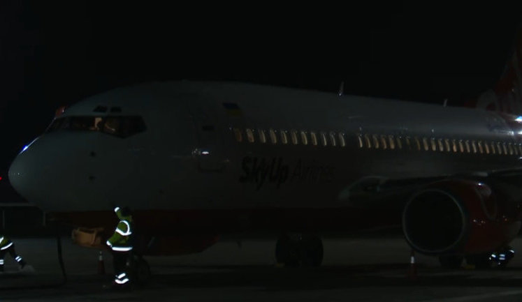Спецрейс із евакуйованими з Італії прибув до "Борисполя". ВIДЕО