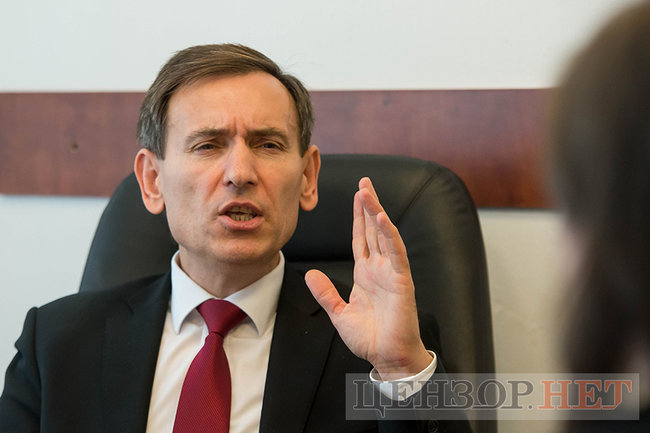 Представник президента в КСУ Федір Веніславський: Я не відкидав би й конспірологічної теорії, що закон про люстрацію був потрібен більше не Україні 04