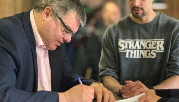 Главному конкуренту Лукашенко на выборах Бабарико и его сыну предъявили уголовное обвинение. Оба взяты под стражу