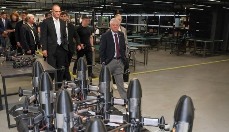 Vampire, Shrike та P1-SUN: сенатор США Грем відвідав виробництво дронів SkyFall. ФОТО