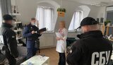 Заробляла на підробці COVID-сертифікатів. На Закарпатті затримали лікарку