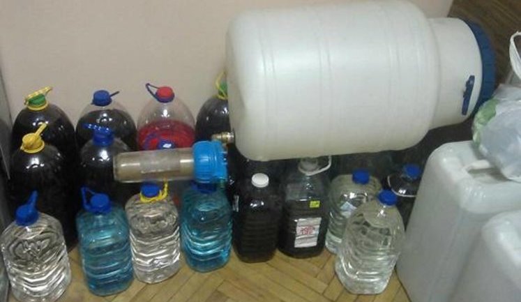 Підпільний цех із виробництва "брендового" алкоголю виявлено на Київщині. ФОТОрепортаж