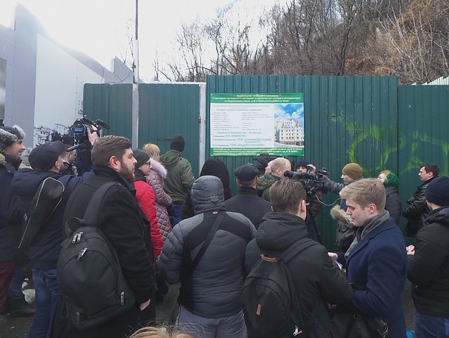 На Андреевском спуске протестовали против строительства 30-метровой гостиницы: Застройщик игнорирует решение суда 22