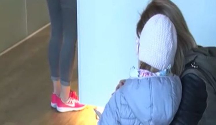 На Закарпатье выявили полиомиелит у 12-летней школьницы: у девочки парализовало ногу. ВИДЕО