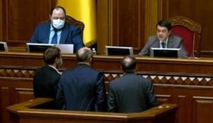 Разумков посперечався з Парубієм через регламент ВР: "Це порушення" - "Ви 17 разів ставили на голосування". ВIДЕО
