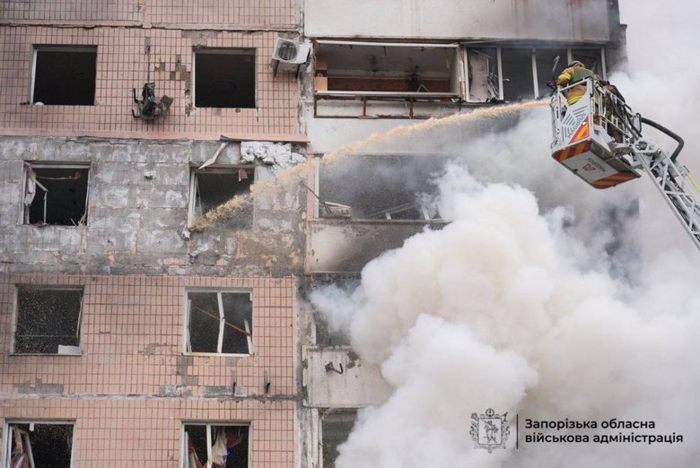 Рашисти вдарили КАБами по Запоріжжю: є влучання у житловий будинок