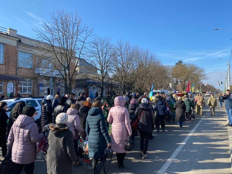 На Вінниччині попрощалися із загиблим внаслідок російського обстрілу воїном 56-ї ОМПБр Денисом Кононенком 24