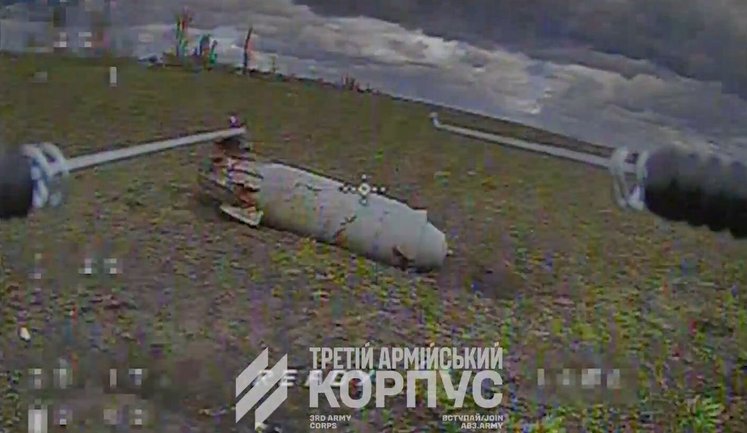Операторы FATUM подорвали неразорвавшийся КАБ посреди поля и уничтожили замаскированную РСЗО "Град" оккупантов. ВИДЕО