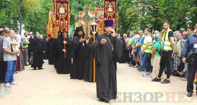 Онуфрій, Новинський, Бойко і віряни: як УПЦ МП хресну ходу проводили 30