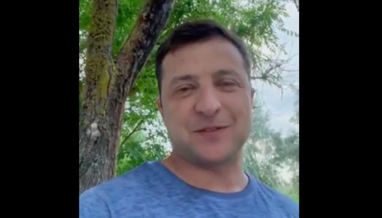 Зеленський закликає українців записувати відео на підтримку футбольної збірної. ВIДЕО