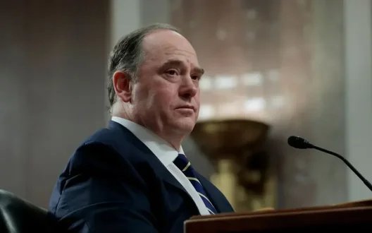 Глава ВМС США Фелан пішов у відставку: WSJ пише про конфлікт із Гегсетом