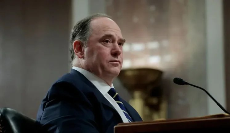 Глава ВМС США Фелан ушел в отставку: WSJ пишет о конфликте с Хегсетом