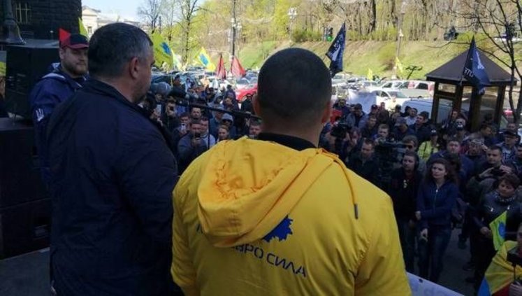 Активисты предупредили о новой акции протеста, если Кабмин таки повысит цены на бензин
