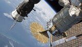 На МКС произошла утечка воздуха из-за российского "Союза": трещину на земле замазали клеем, который высох и отпал. Рогозин подозревает космонавтов. ВИДЕО