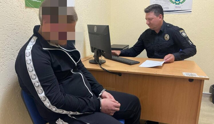 Поджигал машины военных по заказу: 19-летнего юношу задержали в Шостке. ФОТОрепортаж