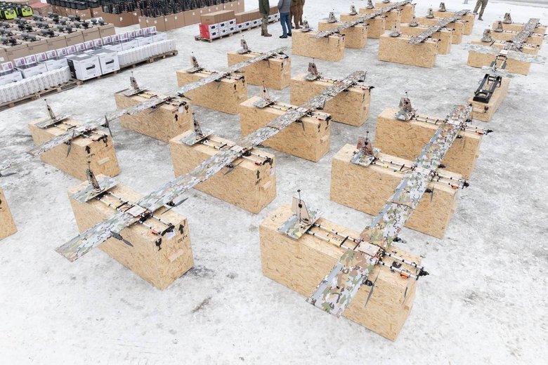 Порошенко передав техніку на фронт