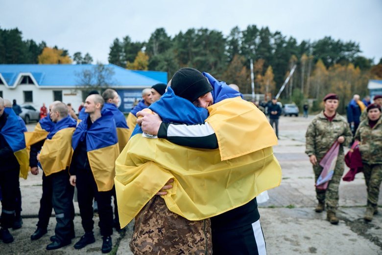 Ukraine brings home 270 defenders in prisoner exchange with Russia