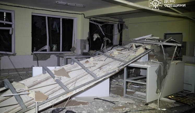 Aftermath of attack on Odesa: school and residential buildings being restored, one killed and others injured. PHOTOS