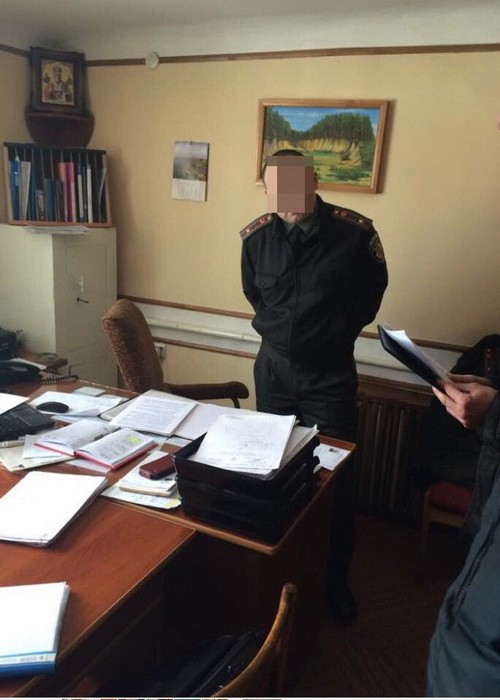Чиновник волинської колонії вимагав у засудженого 4 тис. грн, - СБУ 02 Чиновник волинської колонії вимагав у засудженого 4 тис. грн, - СБУ 02