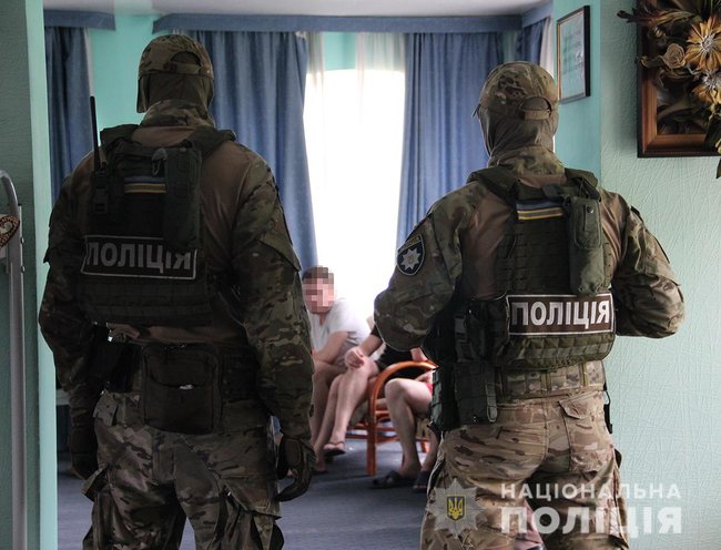 Поліція звільнила з рабства майже 90 осіб, яких утримували в реабілітаційних центрах на Житомирщині 01 Поліція звільнила з рабства майже 90 осіб, яких утримували в реабілітаційних центрах на Житомирщині 01