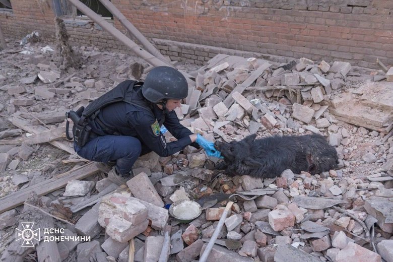 Russian bombs hit residential district in Kramatorsk