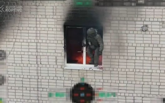 Один окупант здався в полон, інший - вистрибнув з вікна та самоліквідувався: бойова робота 43-ї ОМБр. ВIДЕО