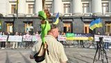 Біля Офісу Зеленського протестували проти арешту генерала Павловського і вшанували пам