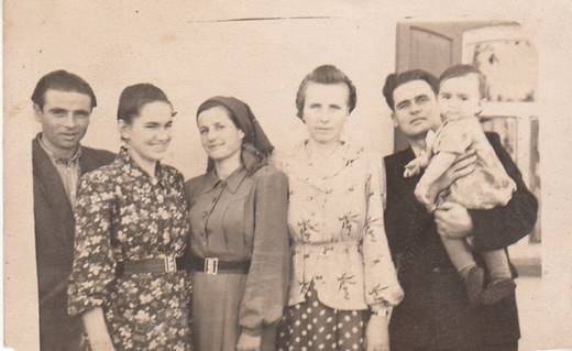 Розстріляли до травневих свят: як архіви через 80 років відкрили родині правду про репресованого директора школи на Київщині 07