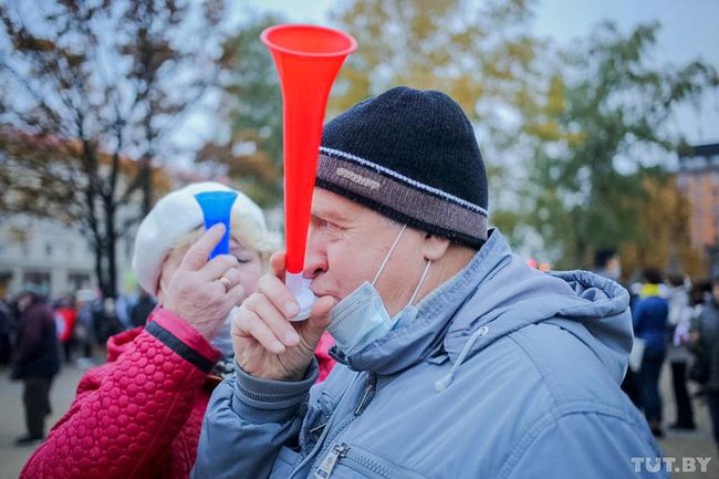 Многолюдный марш пенсионеров и медиков прошел в Минске 20