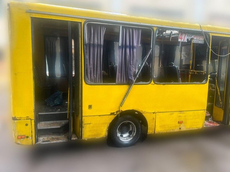 Рашисти вдарили по маршрутці в Херсоні: є загиблі та поранені