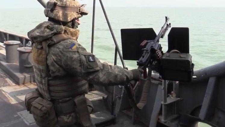 Буксир ЗСУ "Корець" вийшов у море: РФ направила до нього три судна, зокрема сторожовий корабель ФСБ "Краснодарец". ВIДЕО