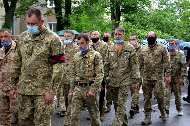 В Івано-Франківській області попрощалися з трагічно загиблою волонтеркою-парамедиком Іриною Шевчишин 12