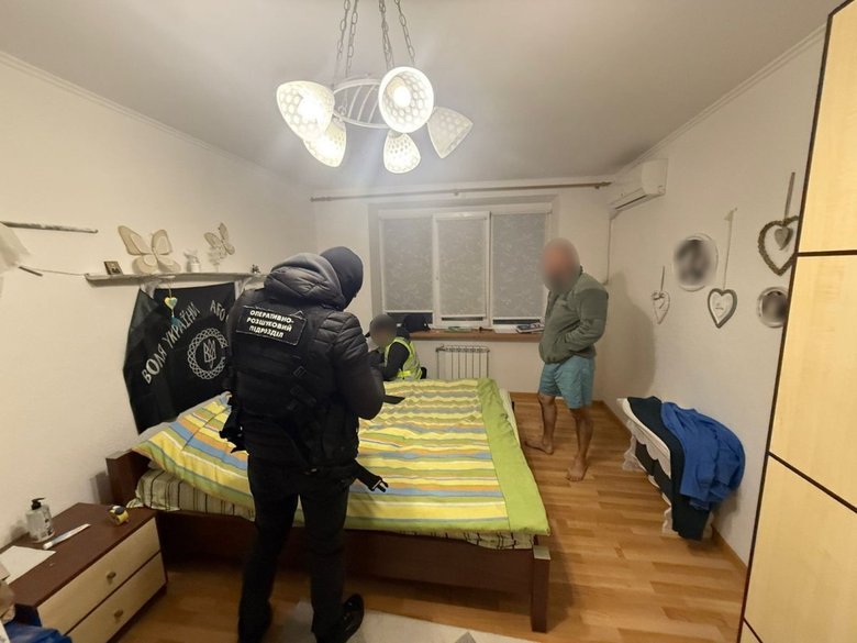 Smugglers caught crossing the border