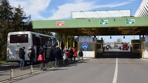 Великодні свята в Україні: чи повернуться українські заробітчани святкувати додому