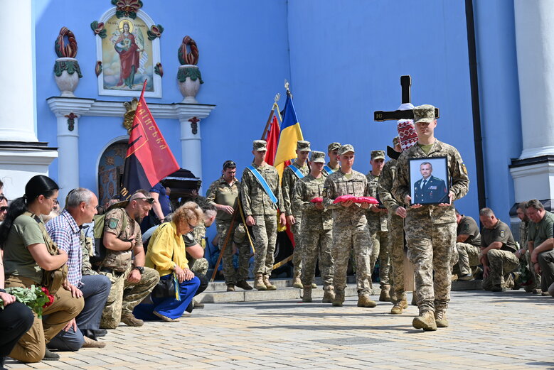Із полковником, депутатом Київради від ЄС Сергієм Ільницьким (Сокіл), який загинув у бою проти рашистів у лавах піхоти 28 ОМБр, попрощалися в Києві 28