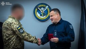 Військових авіаторів ГУР та Буданова нагородили за унікальну рятувальну операцію в Києві. ФОТОрепортаж