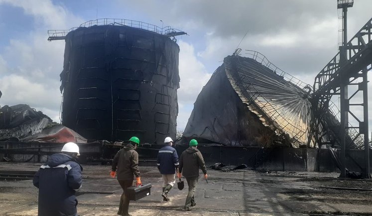 Росія знову атакувала порт "Південний, загорілися 30 контейнерів з борошном та олією, ‒ Кулеба