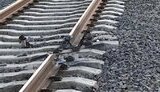 В Волгоградской области сошли с рельсов вагоны грузового поезда, горела солярка. На железной дороге говорят о "вмешательстве посторонних лиц"