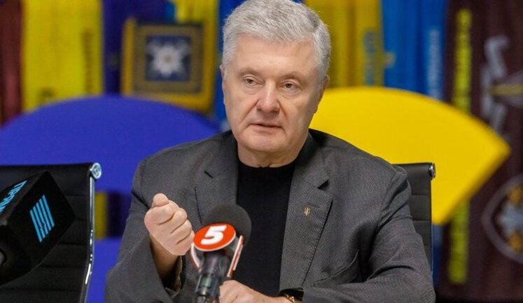 Зеленский ввел в действие санкции СНБО против Порошенко, - указ