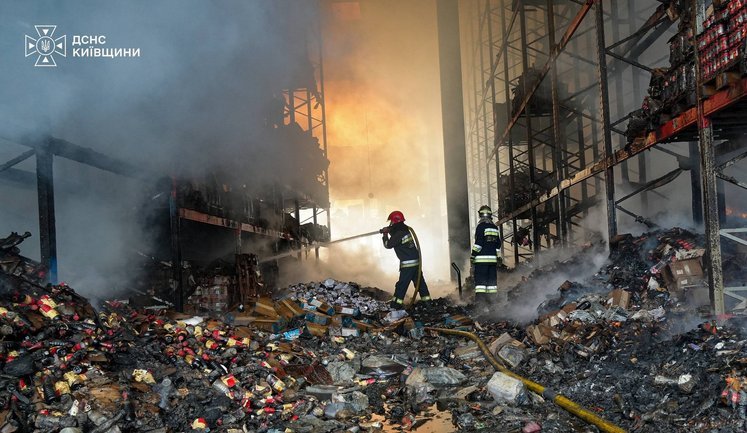 Logistics facility in Kyiv region was attacked by Russia: fire broke out. VIDEO+PHOTOS