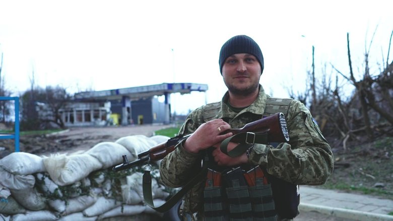 Командир протитанкової прикордонної застави позивний Легат: На Сумщині місцеві нам дуже допомагали. З їхньою допомогою коригували удари байрактарів і били колони ворожої техніки 01 Командир протитанкової прикордонної застави позивний Легат: На Сумщині місцеві нам дуже допомагали. З їхньою допомогою коригували удари байрактарів і били колони ворожої техніки 01